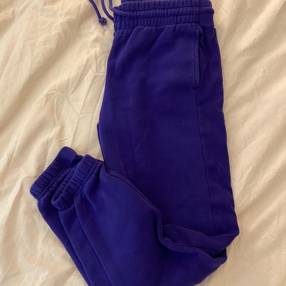 Aritzia (TNA) Boyfriend Sweatpants - Picture 3 of 3